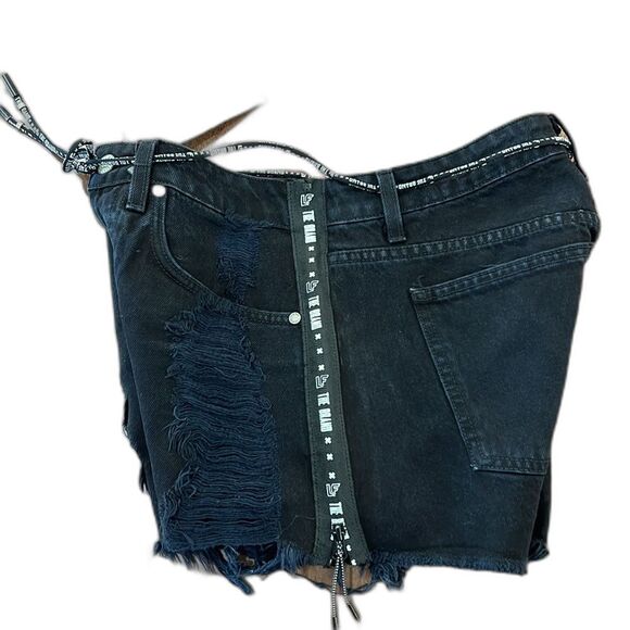 LF The Brand Black Rebel Distressed Denim Hot Shorts Zip Sides Raw Hem Sz 28 NWT - Picture 4 of 11